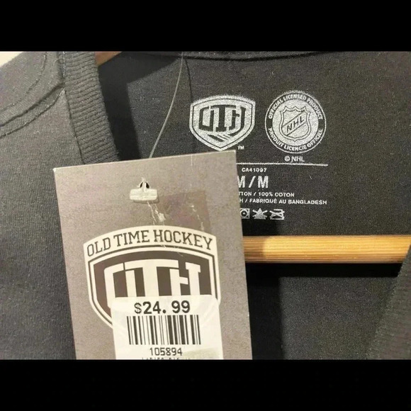 Boston  Bruins Women’s T-Shirt - Picture 4 of 8